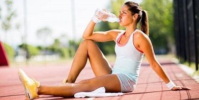 Aufrechterhaltung eines Trinkregimes und der richtigen Ernährung