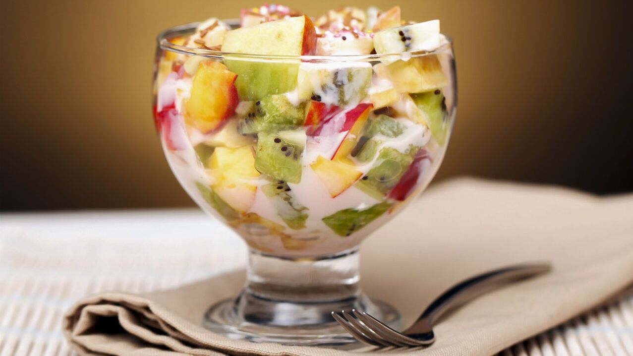 Obstsalat auf einem Diät-Favoriten